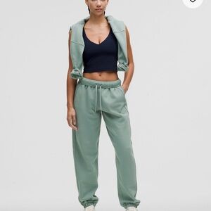 Lululemon Scuba Oversized Jogger pants (short)